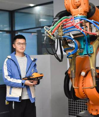 揭秘指南車(chē) 資深機(jī)器人自動(dòng)化講師團(tuán)隊(duì)的卓越力量